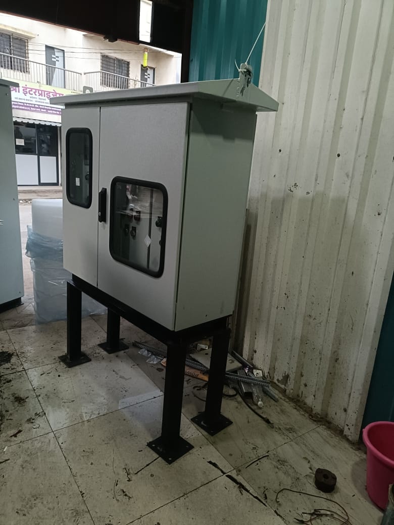 Outdoor kiosk-type panel on pedestal stand